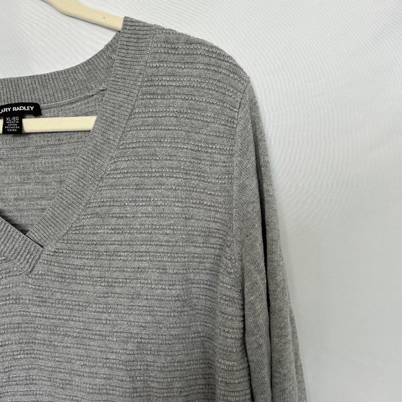 Hilary Radley Grey V-Neck Ribbed‎ Knit Sweater - XL - Picture 3 of 9